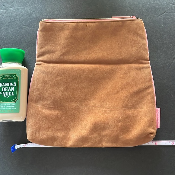 L'occitane Cosmetic Bag with Bottle of Vanilla Bean Noel body lotion (3 fl oz) - Picture 2 of 5